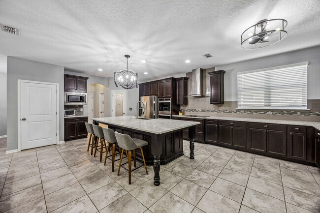 Building Photo - 79425 Plummer's Creek Dr