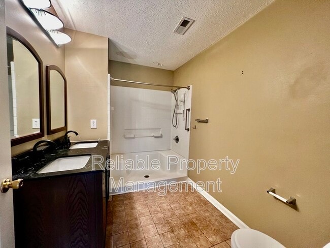 Building Photo - 203 Sturbridge Dr