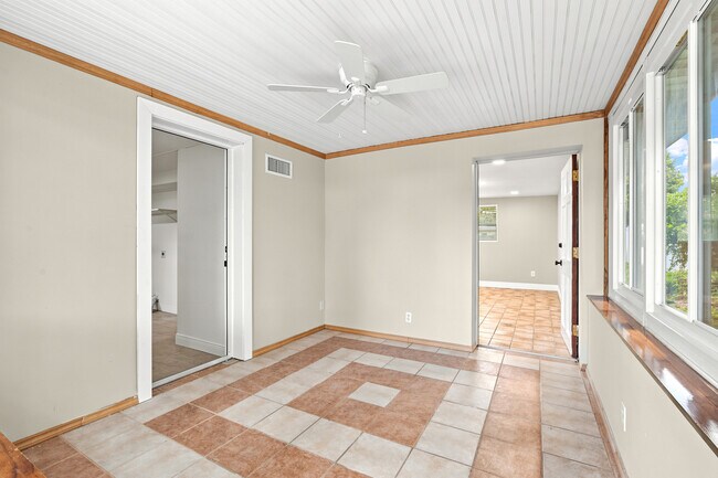 Building Photo - 1704 Paine Ave