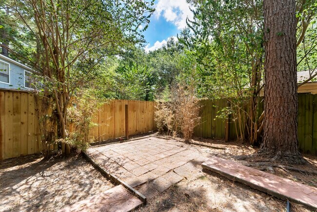 Building Photo - 1010 E Red Cedar Cir