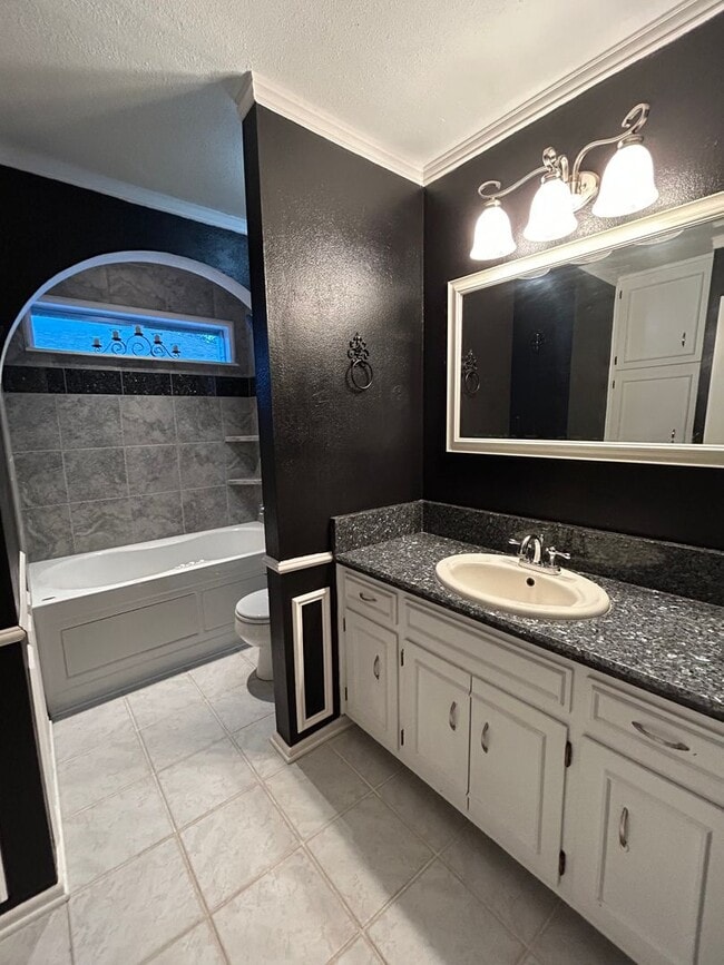 Building Photo - COMING SOON!  Home in University Gardens