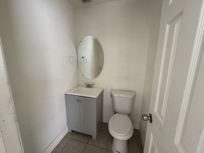 Building Photo - Central Phoenix 4 Bedroom Townhome