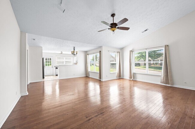 Building Photo - Awesome 4BE-Office/Bonus Room/ 2BA Home in...