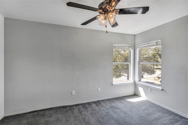 Building Photo - 2400 Byfield Dr