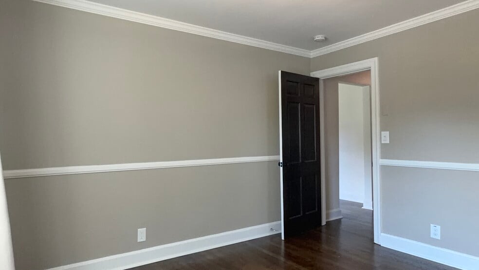 Front bedroom - 2602 W Linden Ave