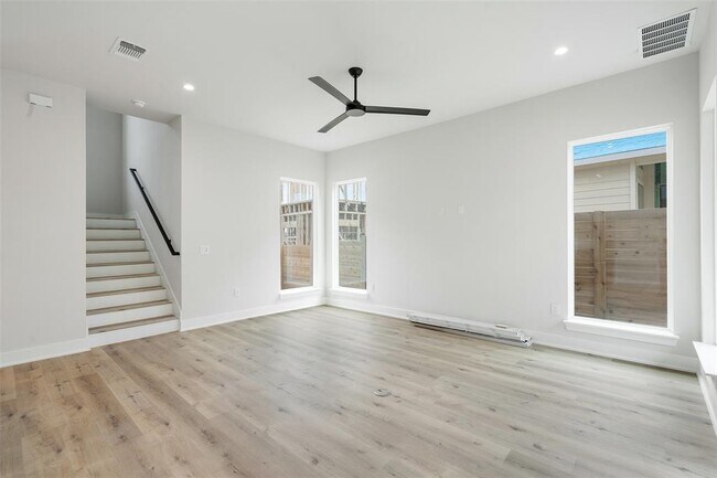 Building Photo - 2709 Bristol Dr