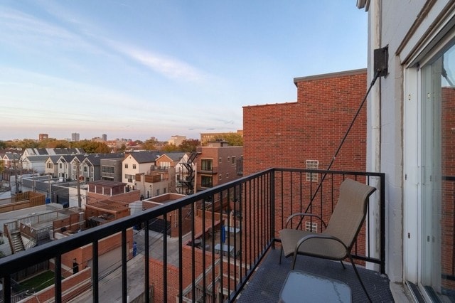 Building Photo - 1452 W Fullerton Ave