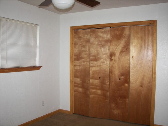 Building Photo - Adorable! You'll Love All the Oak!