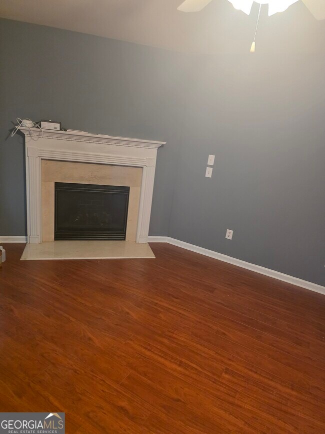 Building Photo - 4550 Parkview Walk Dr