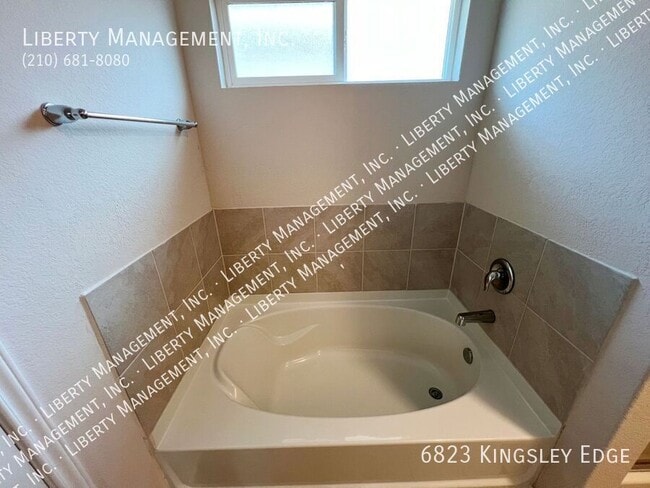 Building Photo - 6823 Kingsley Edge