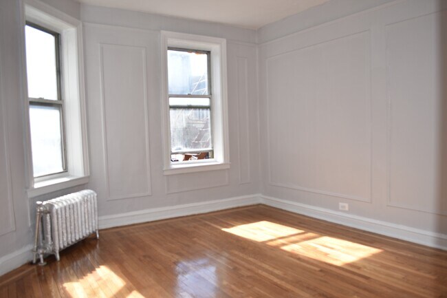 Building Photo - Penthouse One Bedroom