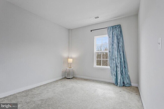 Building Photo - 10910 Presidential Pkwy