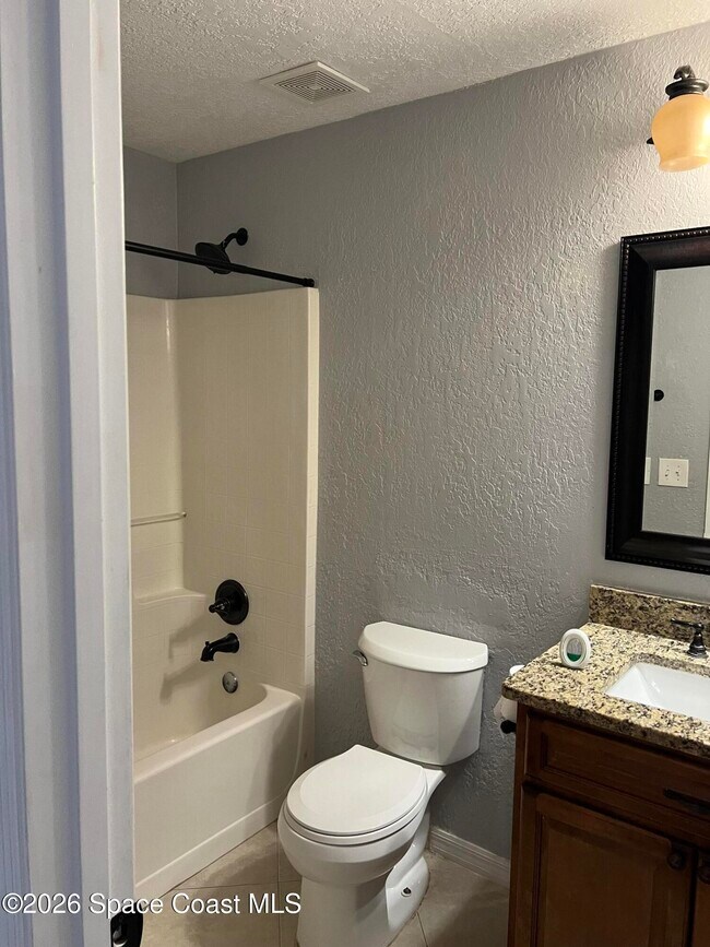 Building Photo - 1721 Las Palmos Dr