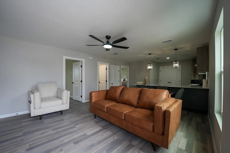 Building Photo - 901 Pleasantview Dr