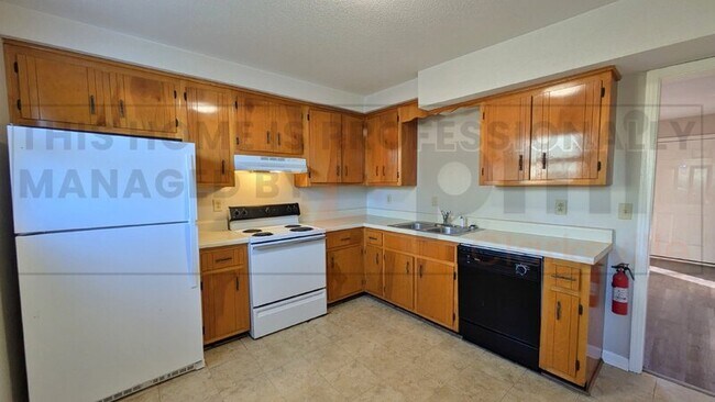 Building Photo - 1531 E Knollwood Cir