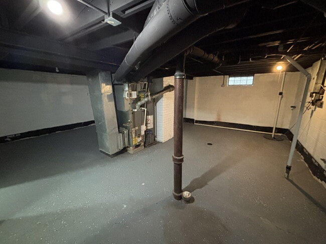 Building Photo - Classic 4 Bed Home in The Heart of Gary!