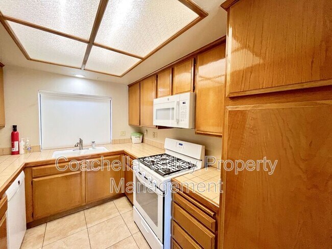 Building Photo - 112 Avellino Cir