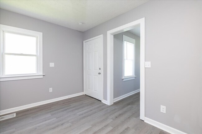 Building Photo - 4004 Grand Ave