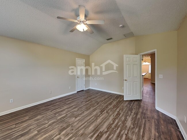 Building Photo - 6037 Scenic Meadow Ln