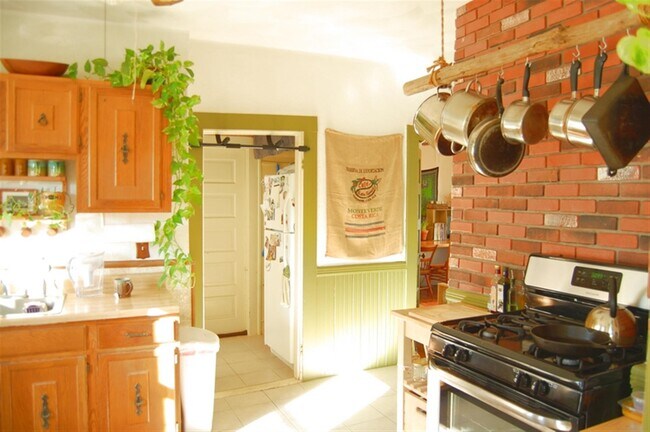 Building Photo - 55 Victoria St