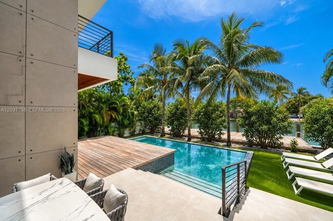 Building Photo - 770 S Shore Dr