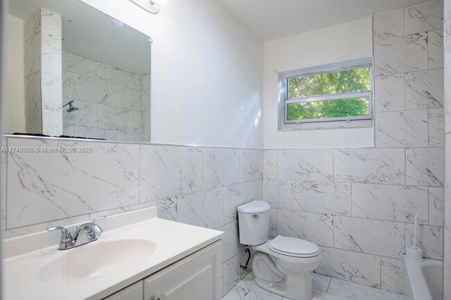Building Photo - 1507 N 58th Ave