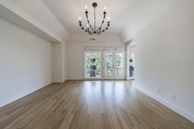 Building Photo - 81 Delmont Dr NE