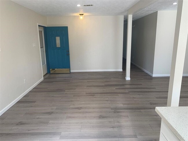 Building Photo - 214 Maple Leaf Dr