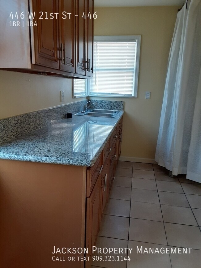 Building Photo - 446 W 21st St