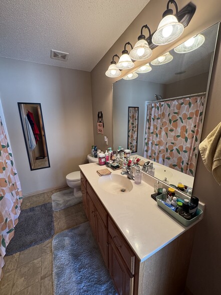 Master Bathroom - 2156 Willow Trail