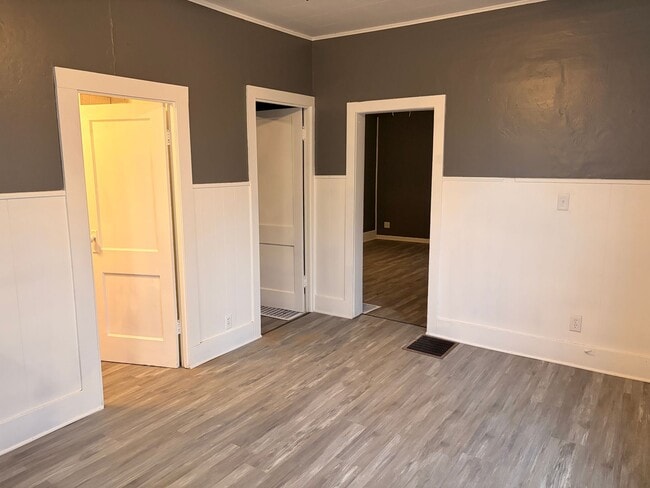 Building Photo - Charming 2-Bedroom Home with Garage and Covered Porch!