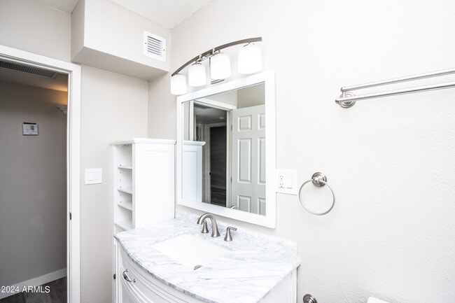 Building Photo - 720 S Dobson Rd