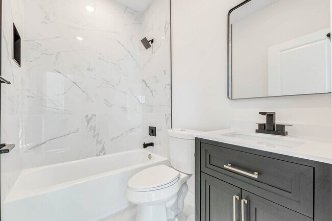 Building Photo - 5634 Dolores St