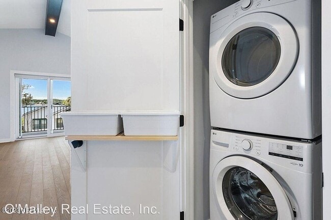 Building Photo - 2 br, 2 bath House - 4607 Ocean St #201