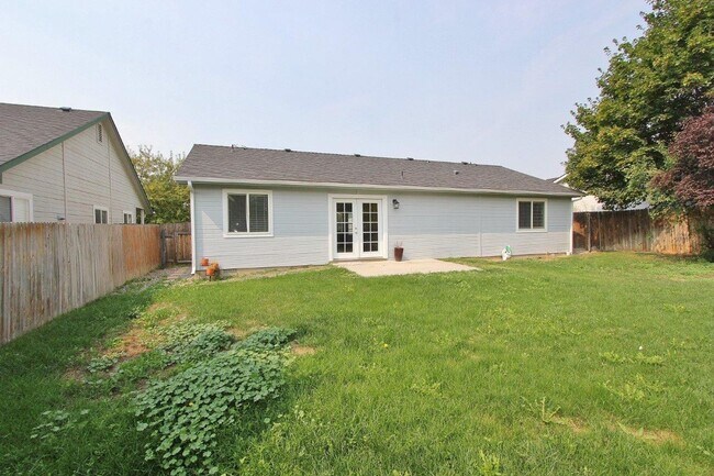 Building Photo - Lovely Single-Level Home