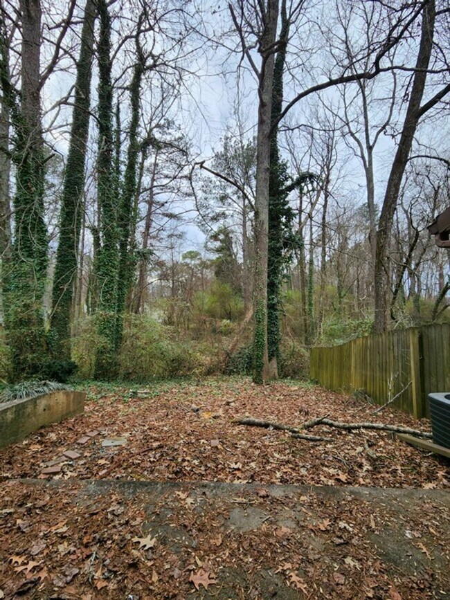 Building Photo - 3547 Main Station Dr SW