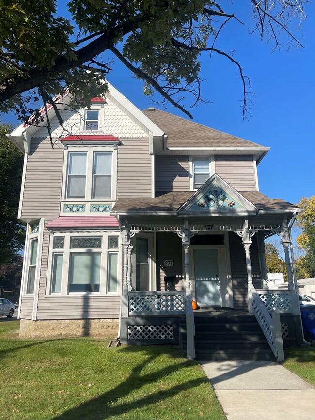 Primary Photo - Painted Lady Corner