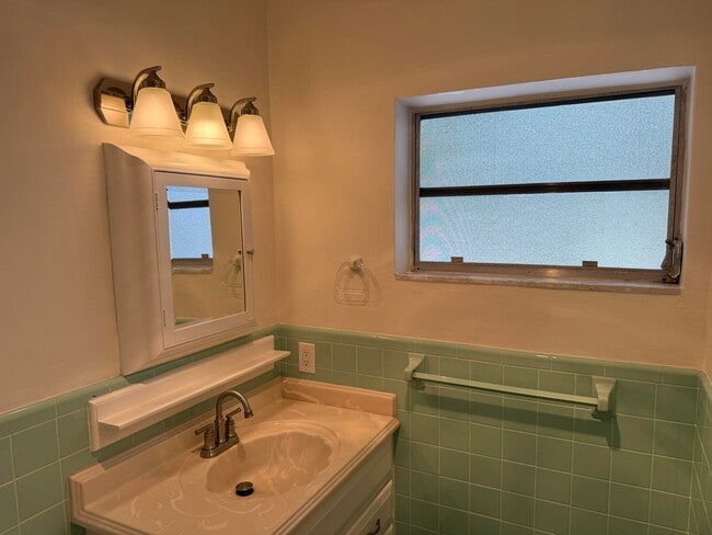 Building Photo - 6575 NE 7th Ave