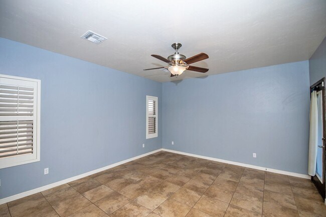 Building Photo - Spectacular open floor plan home!