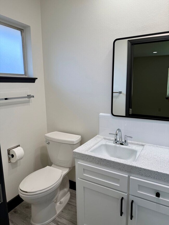 Building Photo - Beautiful remodeled home
