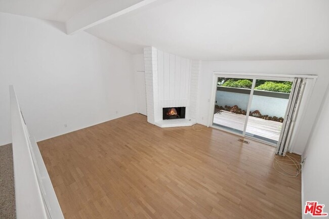 Building Photo - 1646 Palisades Dr