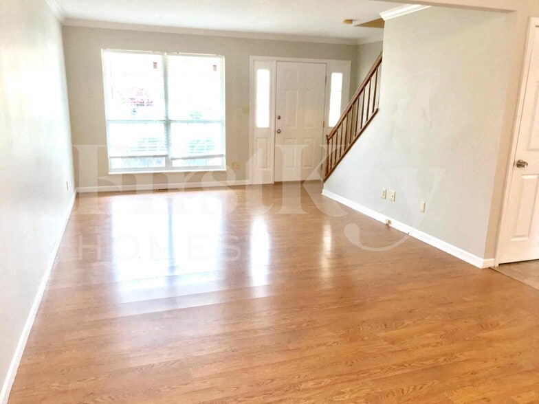 Building Photo - 9 Kingsmont Ct