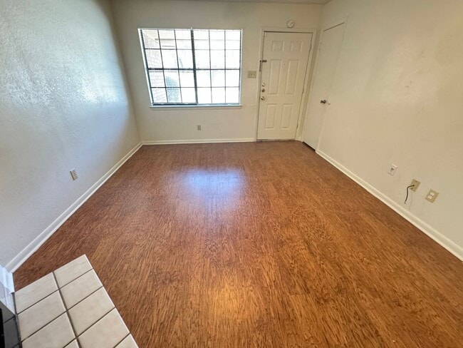 Building Photo - 2208 Chafin Dr
