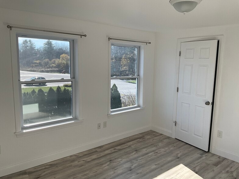 Building Photo - 450 Riverside Dr