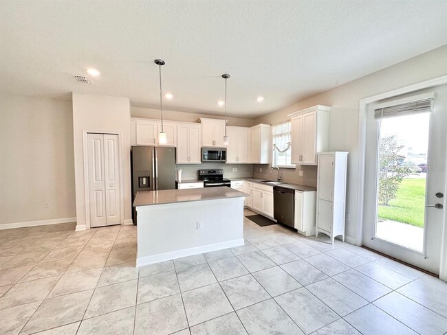 Building Photo - 2921 Title St