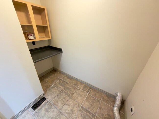 Building Photo - 317 W Farmside Dr