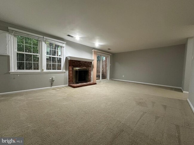 Building Photo - 10152 Village Knolls Ct