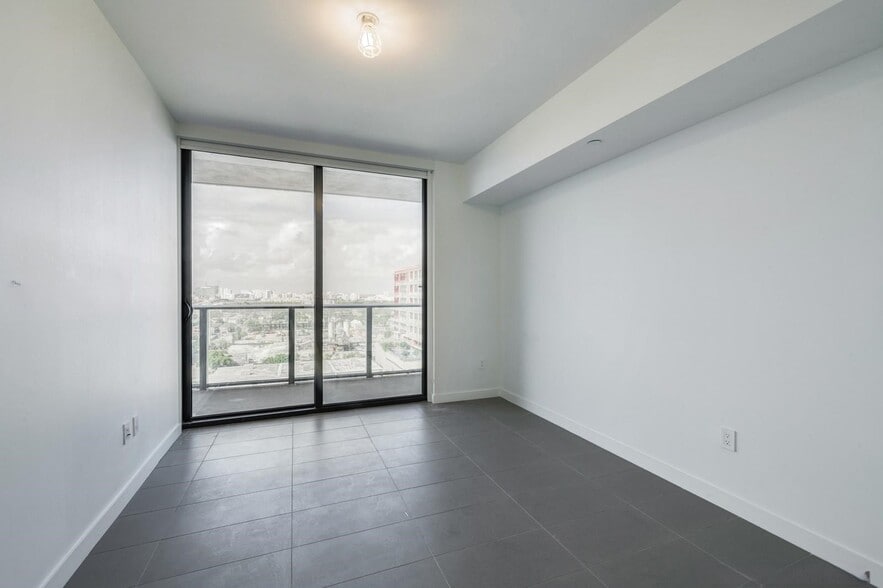 Building Photo - 1600 NE 1st Ave