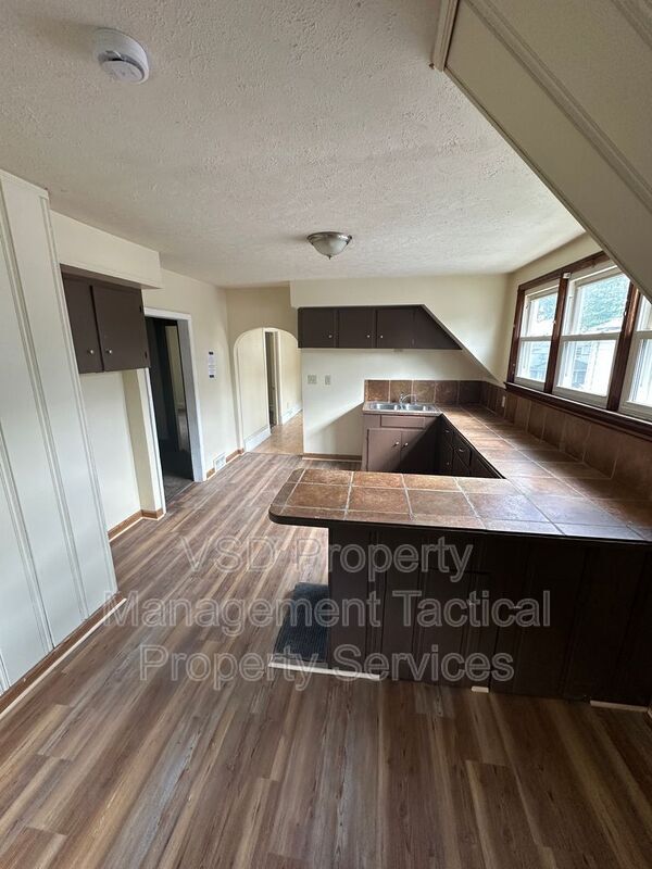 Building Photo - 4413 Woburn Ave