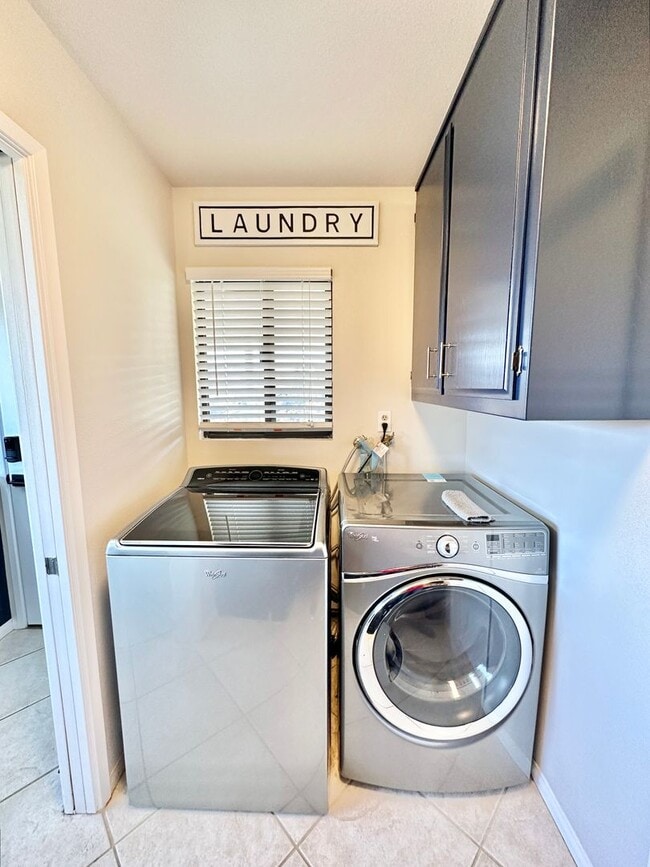 Building Photo - Beautiful, Shorter-Term, Fully Furnished Upstairs Guest Home, on Secluded Hilltop Property with M...